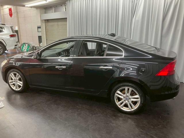 Ｓ６０ Ｔ６　ＡＷＤ　ＳＥ　４ＷＤ　ナビ　テレビ　Ｂｌｕｅｔｏｏｔｈ　純正アルミホイール　パワーシート　ステコン　衝突軽減ブレーキ　スペアキー　プッシュスタート（11枚目）