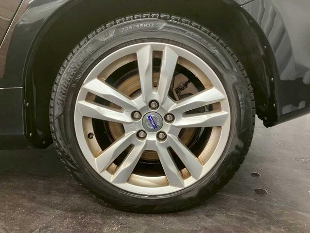 Ｓ６０ Ｔ６　ＡＷＤ　ＳＥ　４ＷＤ　ナビ　テレビ　Ｂｌｕｅｔｏｏｔｈ　純正アルミホイール　パワーシート　ステコン　衝突軽減ブレーキ　スペアキー　プッシュスタート（12枚目）