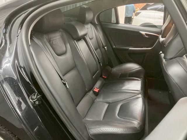 Ｓ６０ Ｔ６　ＡＷＤ　ＳＥ　４ＷＤ　ナビ　テレビ　Ｂｌｕｅｔｏｏｔｈ　純正アルミホイール　パワーシート　ステコン　衝突軽減ブレーキ　スペアキー　プッシュスタート（23枚目）