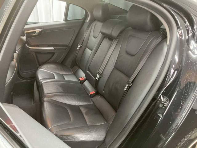 Ｓ６０ Ｔ６　ＡＷＤ　ＳＥ　４ＷＤ　ナビ　テレビ　Ｂｌｕｅｔｏｏｔｈ　純正アルミホイール　パワーシート　ステコン　衝突軽減ブレーキ　スペアキー　プッシュスタート（25枚目）