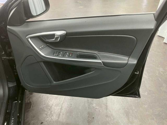 Ｓ６０ Ｔ６　ＡＷＤ　ＳＥ　４ＷＤ　ナビ　テレビ　Ｂｌｕｅｔｏｏｔｈ　純正アルミホイール　パワーシート　ステコン　衝突軽減ブレーキ　スペアキー　プッシュスタート（39枚目）