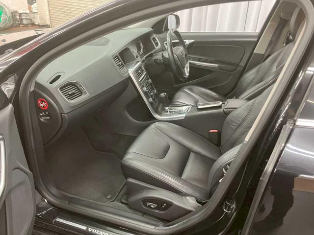 Ｓ６０ Ｔ６　ＡＷＤ　ＳＥ　４ＷＤ　ナビ　テレビ　Ｂｌｕｅｔｏｏｔｈ　純正アルミホイール　パワーシート　ステコン　衝突軽減ブレーキ　スペアキー　プッシュスタート（59枚目）