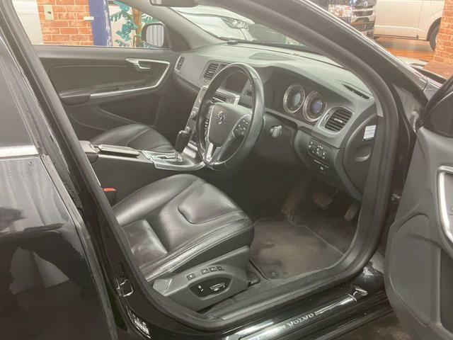 Ｓ６０ Ｔ６　ＡＷＤ　ＳＥ　４ＷＤ　ナビ　テレビ　Ｂｌｕｅｔｏｏｔｈ　純正アルミホイール　パワーシート　ステコン　衝突軽減ブレーキ　スペアキー　プッシュスタート（61枚目）