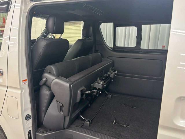 ハイエースバン スーパーＧＬ　ダークプライムＩＩ　４ＷＤ　デジタルインナーミラー　プッシュスタート　スペアキー　オーディオレス　ＰＷＲＨＥＡＴ　ＡＣ１００Ｖ１００Ｗ　ステコン　フォグランプ（30枚目）