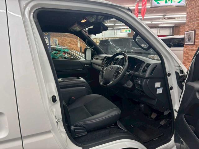 ハイエースバン スーパーＧＬ　ダークプライムＩＩ　４ＷＤ　デジタルインナーミラー　プッシュスタート　スペアキー　オーディオレス　ＰＷＲＨＥＡＴ　ＡＣ１００Ｖ１００Ｗ　ステコン　フォグランプ（37枚目）