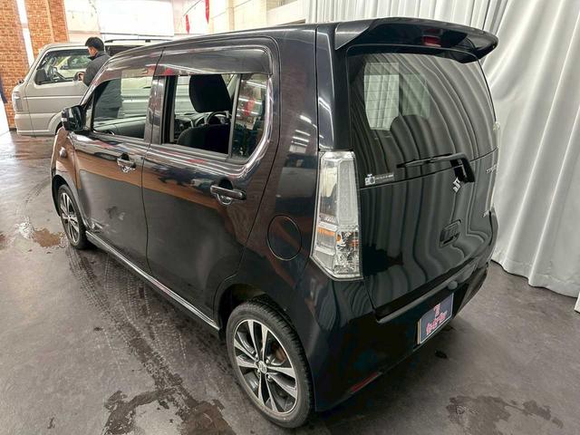 ワゴンＲスティングレー Ｔ　４ＷＤ　レーダーブレーキサポート　スマートフォン連携ナビ装着車　ターボ　プッシュスタート　アイドリングストップ　バックカメラ　シートヒーター　ステコン　フォグランプ（11枚目）