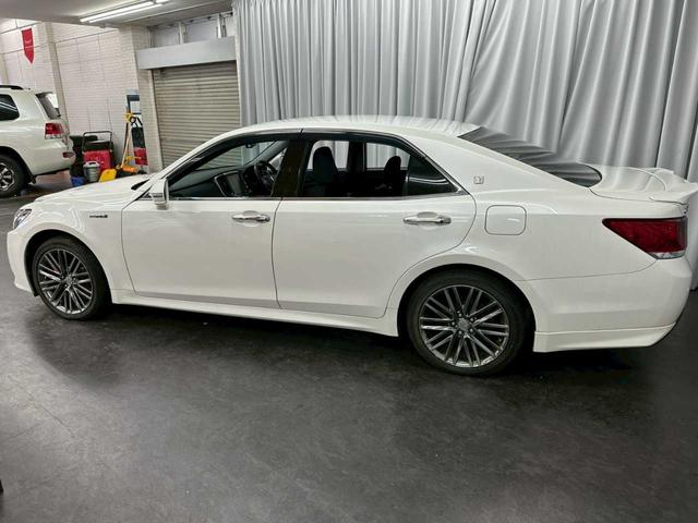 クラウンハイブリッド アスリートＳ　Ｆｏｕｒ　４ＷＤ　エンスタ　ＥＴＣ　ナビ　バックカメラ　純正アルミホイール　クルーズコントロール　ステコン　プッシュスタート　パワーシート（7枚目）