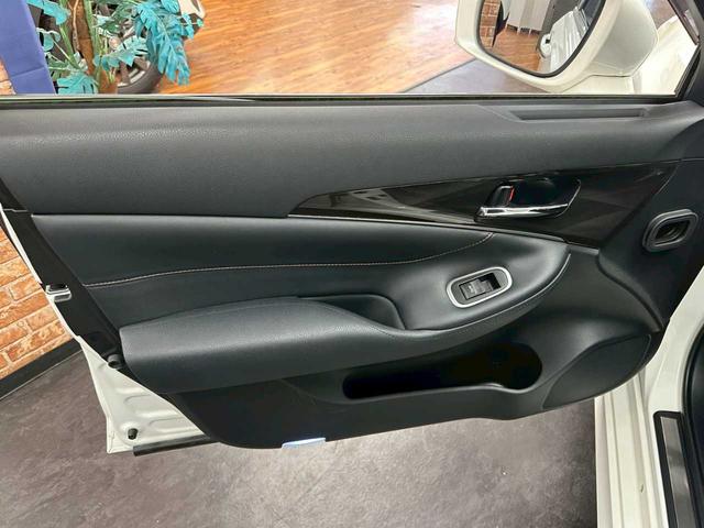 クラウンハイブリッド アスリートＳ　Ｆｏｕｒ　４ＷＤ　エンスタ　ＥＴＣ　ナビ　バックカメラ　純正アルミホイール　クルーズコントロール　ステコン　プッシュスタート　パワーシート（65枚目）