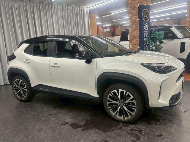 ヤリスクロス Z 4WD ナビ エンスタ 全方位カメラ パワーシート アルミホイール 電格ミラー クルーズコントロール ステコン シートヒーター USB LEDライト(9枚目)