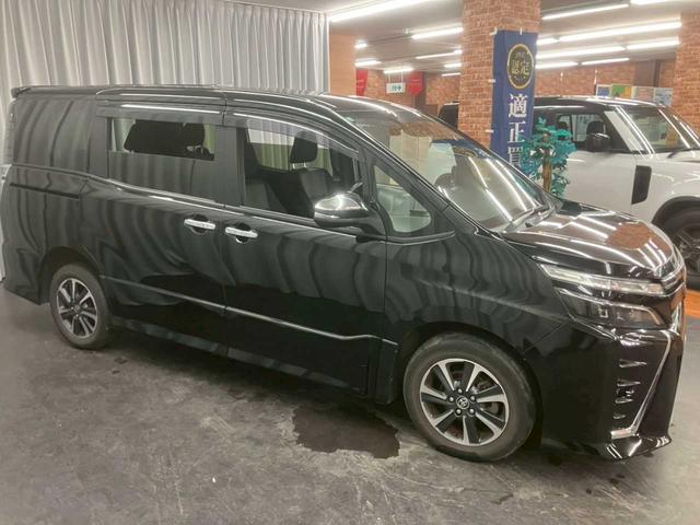 ヴォクシー ＺＳ　煌ＩＩ　４ＷＤ　ナビ　バックカメラ　フリップダウンモニター　ドラレコ　ＥＴＣ　純正アルミホイール　両側パワースライドドア　クルーズコントロール　ＵＳＢ（8枚目）