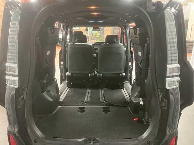 ヴォクシー ＺＳ　煌ＩＩ　４ＷＤ　ナビ　バックカメラ　フリップダウンモニター　ドラレコ　ＥＴＣ　純正アルミホイール　両側パワースライドドア　クルーズコントロール　ＵＳＢ（19枚目）