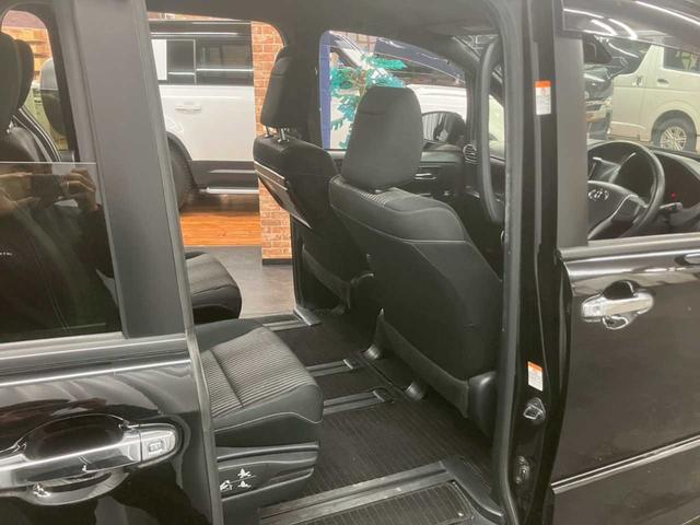 ヴォクシー ＺＳ　煌ＩＩ　４ＷＤ　ナビ　バックカメラ　フリップダウンモニター　ドラレコ　ＥＴＣ　純正アルミホイール　両側パワースライドドア　クルーズコントロール　ＵＳＢ（21枚目）