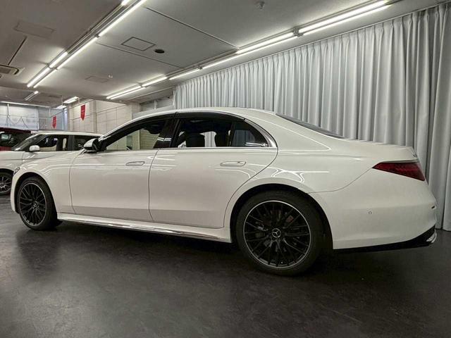 Ｓクラス Ｓ４００ｄ　４マチック　ＡＭＧライン　４ＷＤ　純正アルミホイール　パワーバックドア　クルーズコントロール　パワーシート　リアエアコン　ナビ　バックカメラ　ドラレコ　ＬＥＤイルミネーション（13枚目）