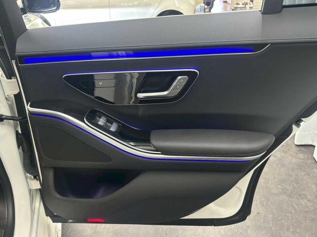 Ｓクラス Ｓ４００ｄ　４マチック　ＡＭＧライン　４ＷＤ　純正アルミホイール　パワーバックドア　クルーズコントロール　パワーシート　リアエアコン　ナビ　バックカメラ　ドラレコ　ＬＥＤイルミネーション（24枚目）