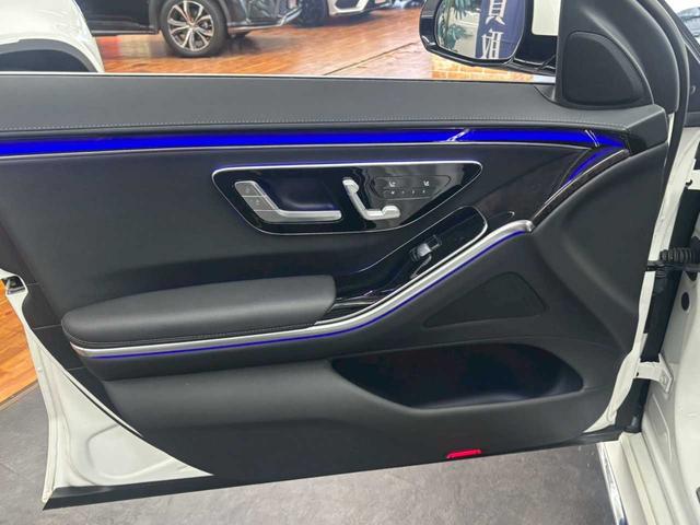 Ｓクラス Ｓ４００ｄ　４マチック　ＡＭＧライン　４ＷＤ　純正アルミホイール　パワーバックドア　クルーズコントロール　パワーシート　リアエアコン　ナビ　バックカメラ　ドラレコ　ＬＥＤイルミネーション（33枚目）