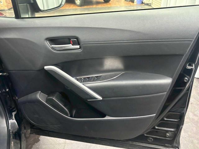 カローラクロス ハイブリッド　Ｚ　４ＷＤ　ナビ　シートヒーター　ＥＴＣ　パワーバックドア　バックカメラ　ＬＥＤヘッドライト　フォグランプ　ＬＥＤイルミネーション　クルーズコントロール　スペアキー（32枚目）