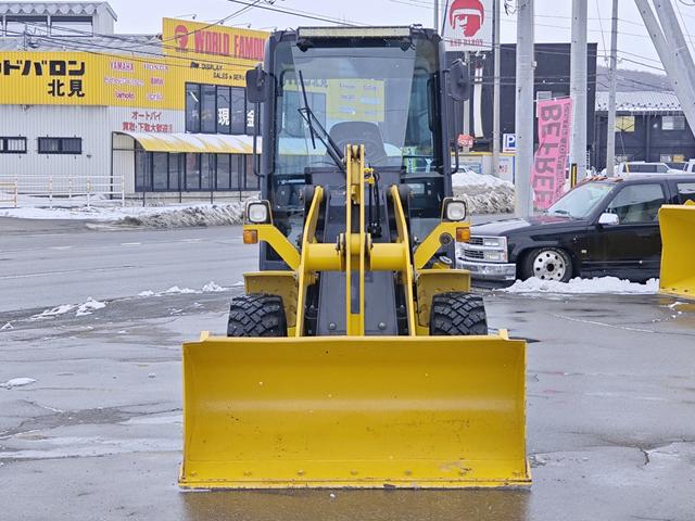 日本 　コマツ　ＷＡ３０　　除雪仕様　スノータイヤ　スパイクピン（5枚目）