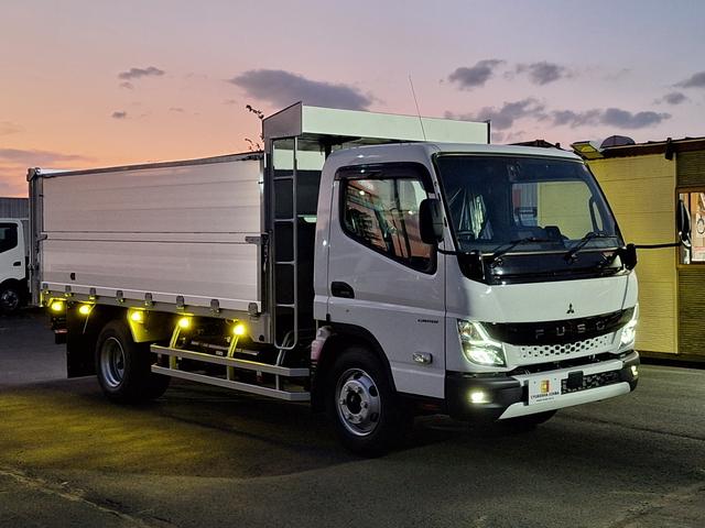キャンター 　３．０Ｔファームダンプ　登録済未使用車　積載３．５トン　ＬＥＤヘッドライト　スマートキー　バックカメラ　ｂｌｕｅｔｏｏｔｈ　荷台寸法・長さ４．１００ｍｍ・幅２．１００ｍｍ・高さ１．２００ｍｍ（3枚目）