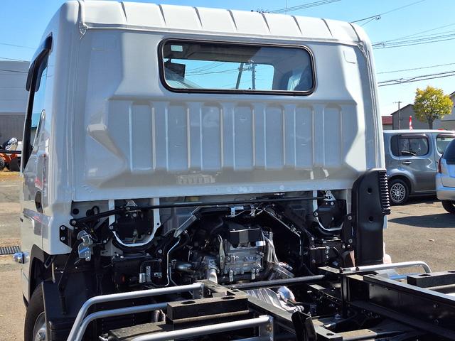 キャンター 　３．０Ｔファームダンプ　登録済未使用車　積載３．５トン　ＬＥＤヘッドライト　スマートキー　バックカメラ　ｂｌｕｅｔｏｏｔｈ　荷台寸法・長さ４．１００ｍｍ・幅２．１００ｍｍ・高さ１．２００ｍｍ（24枚目）