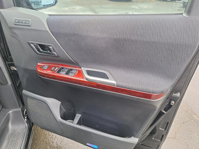 ヴェルファイア ３．５Ｚ　Ｇエディション　４ＷＤ　バックカメラ　両側電動スライドドア　フリップダウンモニター　キャプテンシート　フルエアロ　車高調　社外マフラー　ＥＴＣ　ステアリングリモコン　スマートキー（14枚目）