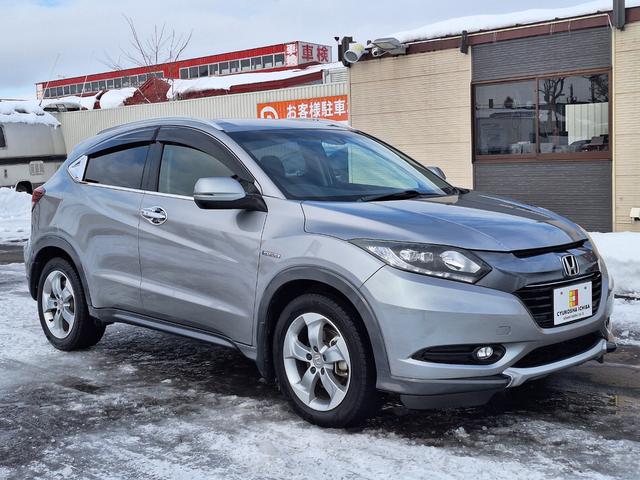 ヴェゼル ハイブリッドＸ・Ｌパッケージ　４ＷＤ　６ヶ月距離無制限保証　エンジンスターター　バックカメラ　ＥＴＣ　寒冷地仕様　ＬＥＤヘッドライト　スマートキー　アイドリングストップ　サイドミラーヒーター　シートヒーター　ワイパーデアイサー（12枚目）