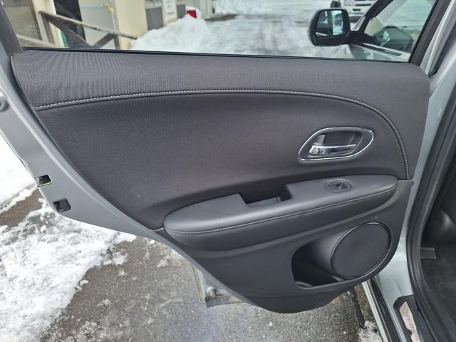 ヴェゼル ハイブリッドＸ・Ｌパッケージ　４ＷＤ　６ヶ月距離無制限保証　エンジンスターター　バックカメラ　ＥＴＣ　寒冷地仕様　ＬＥＤヘッドライト　スマートキー　アイドリングストップ　サイドミラーヒーター　シートヒーター　ワイパーデアイサー（32枚目）