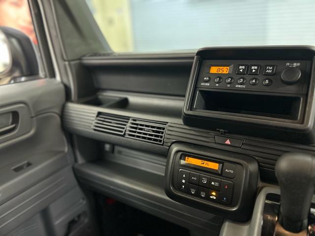 Ｎ－ＶＡＮ Ｇ・ホンダセンシング　４ＷＤ　法人ワンオーナー　Ｈｏｎｄａ　ＳＥＮＳＩＮＧ　マルチリフレクターライト　マニュアルレベリング機構付　ＡＭＦＭチューナー　電波式キーレスエントリーシステム　キー１個付運転席パワードアロック機構付（9枚目）