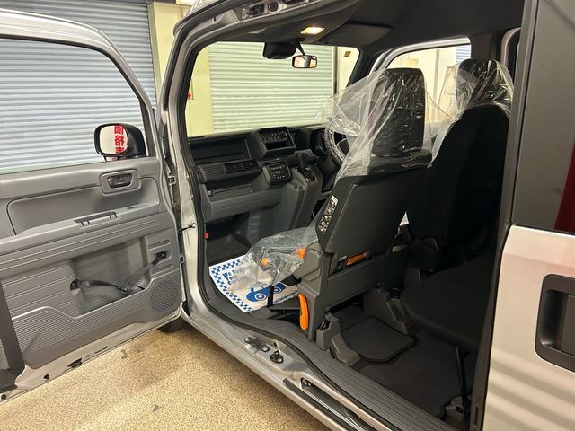 Ｎ－ＶＡＮ Ｇ・ホンダセンシング　４ＷＤ　法人ワンオーナー　Ｈｏｎｄａ　ＳＥＮＳＩＮＧ　マルチリフレクターライト　マニュアルレベリング機構付　ＡＭＦＭチューナー　電波式キーレスエントリーシステム　キー１個付運転席パワードアロック機構付（13枚目）