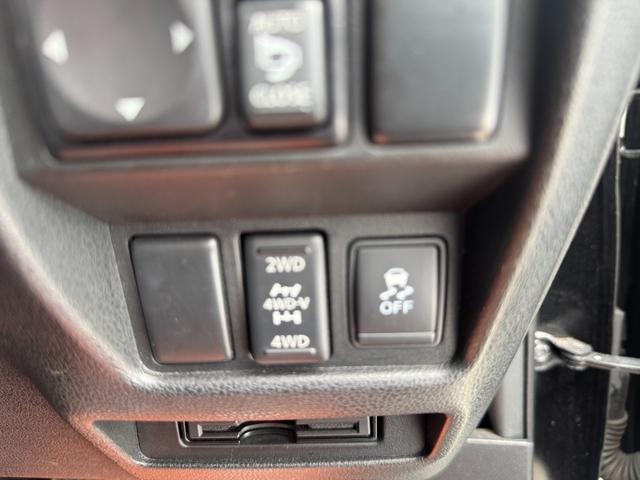 ジューク ニスモ　Ｂｌｕｅｔｏｏｔｈ対応ナビ！バックカメラ！地デジ！前後ドライブレコーダー！インテリジェントキー！エンジンスターター！ＥＴＣ！オートリトラミラー！フロントカーボンリップ！夏冬タイヤ！（17枚目）