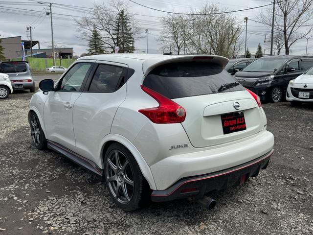 ジューク 　ＮＩＳＭＯ！左ハンドル！６ＭＴ！ＦＦ！ターボ！車高調！ＷＯＲＫエモーション１７インチＡＷ！社外マフラー！社外エアクリ！Ｂｌｕｅｔｏｏｔｈ対応社外ナビ！地デジ！バックカメラ！運転席、助手席レカロシート（4枚目）