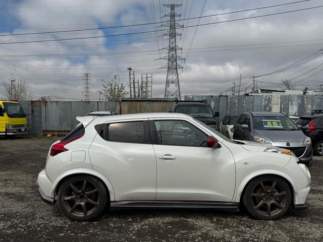 ジューク 　ＮＩＳＭＯ！左ハンドル！６ＭＴ！ＦＦ！ターボ！車高調！ＷＯＲＫエモーション１７インチＡＷ！社外マフラー！社外エアクリ！Ｂｌｕｅｔｏｏｔｈ対応社外ナビ！地デジ！バックカメラ！運転席、助手席レカロシート（7枚目）