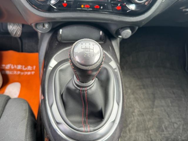 ジューク 　ＮＩＳＭＯ！左ハンドル！６ＭＴ！ＦＦ！ターボ！車高調！ＷＯＲＫエモーション１７インチＡＷ！社外マフラー！社外エアクリ！Ｂｌｕｅｔｏｏｔｈ対応社外ナビ！地デジ！バックカメラ！運転席、助手席レカロシート（16枚目）