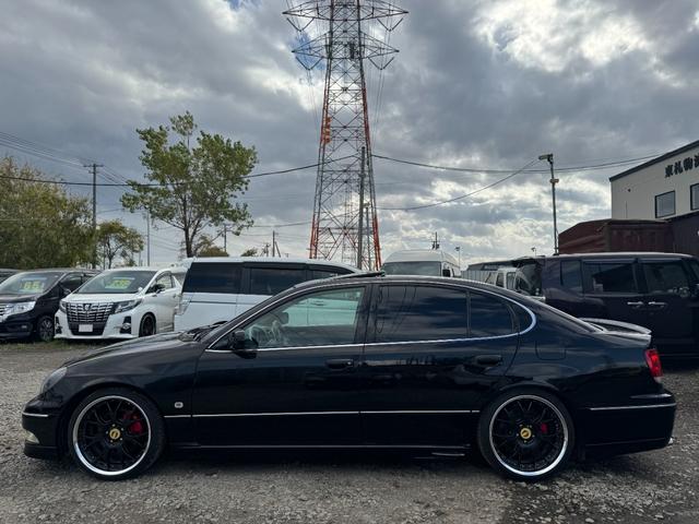 ＧＳ３００ 　左ハンドル！サンルーフ！エイムゲインフルエアロ！ＫＢＲＥＡＫ４本出しマフラー！車高調！エイムゲイン１９インチＡＷ！キーレス！社外ナビ！地デジ！本革シート！パワーシート！社外ヘッドライト！ＥＴＣ！（3枚目）