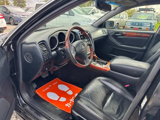 ＧＳ３００ 　左ハンドル！サンルーフ！エイムゲインフルエアロ！ＫＢＲＥＡＫ４本出しマフラー！車高調！エイムゲイン１９インチＡＷ！キーレス！社外ナビ！地デジ！本革シート！パワーシート！社外ヘッドライト！ＥＴＣ！（8枚目）