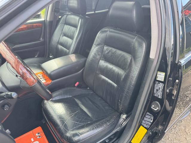 ＧＳ３００ 　左ハンドル！サンルーフ！エイムゲインフルエアロ！ＫＢＲＥＡＫ４本出しマフラー！車高調！エイムゲイン１９インチＡＷ！キーレス！社外ナビ！地デジ！本革シート！パワーシート！社外ヘッドライト！ＥＴＣ！（9枚目）