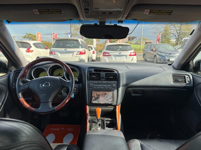 ＧＳ３００ 　左ハンドル！サンルーフ！エイムゲインフルエアロ！ＫＢＲＥＡＫ４本出しマフラー！車高調！エイムゲイン１９インチＡＷ！キーレス！社外ナビ！地デジ！本革シート！パワーシート！社外ヘッドライト！ＥＴＣ！（10枚目）