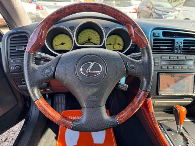 ＧＳ３００ 　左ハンドル！サンルーフ！エイムゲインフルエアロ！ＫＢＲＥＡＫ４本出しマフラー！車高調！エイムゲイン１９インチＡＷ！キーレス！社外ナビ！地デジ！本革シート！パワーシート！社外ヘッドライト！ＥＴＣ！（13枚目）