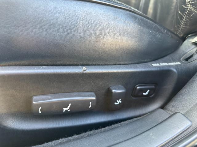 ＧＳ３００ 　左ハンドル！サンルーフ！エイムゲインフルエアロ！ＫＢＲＥＡＫ４本出しマフラー！車高調！エイムゲイン１９インチＡＷ！キーレス！社外ナビ！地デジ！本革シート！パワーシート！社外ヘッドライト！ＥＴＣ！（18枚目）