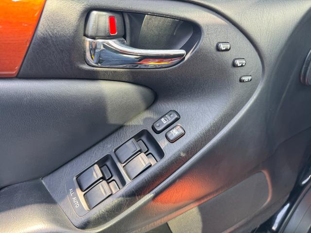 ＧＳ３００ 　左ハンドル！サンルーフ！エイムゲインフルエアロ！ＫＢＲＥＡＫ４本出しマフラー！車高調！エイムゲイン１９インチＡＷ！キーレス！社外ナビ！地デジ！本革シート！パワーシート！社外ヘッドライト！ＥＴＣ！（19枚目）