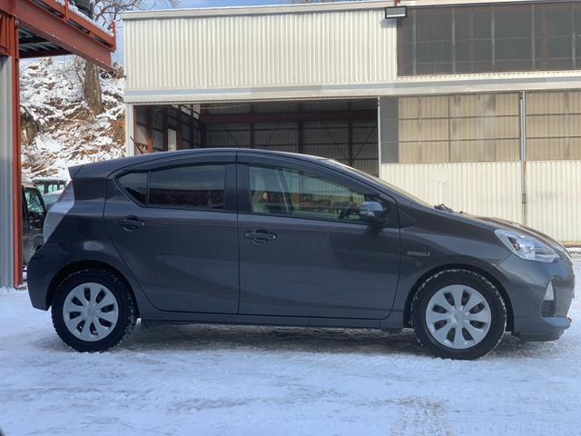 アクア S 寒冷地仕様/横滑り防止装置/ワンオーナー/禁煙車/修復歴無し(4枚目)