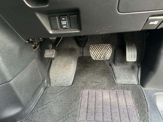 セレナ ２０Ｘ　４ＷＤ　４ナンバー　貨物登録　スマートキー　寒冷地仕様　フルフラット　ウォークスルー　衝突安全ボディ　ＡＢＳ　ＰＳ　ＰＷ　ＥＳＣ　エアバック　エアコン（21枚目）