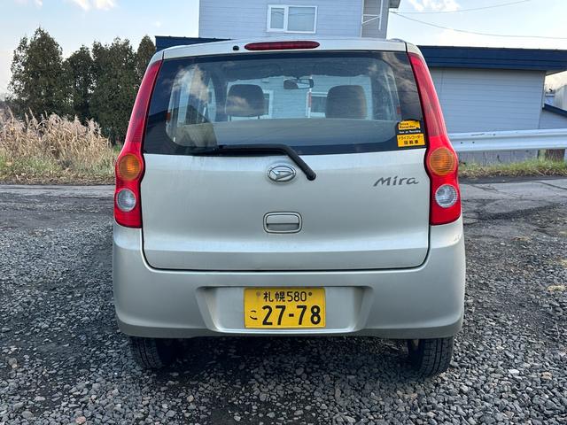 低価格でご提供できるよう、経費を抑えた運営を心がけています。小規模な店舗ですが、その分お客様一人ひとりに時間をかけ、丁寧に対応いたします。安心してご相談ください。