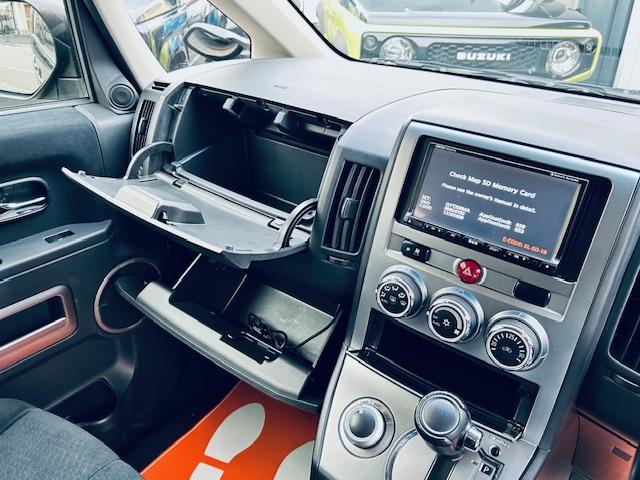 デリカＤ：５ Ｇ　パワーパッケージ　４ＷＤ／本州仕入／ナビフルセグ／バックカメラ／フリップダウンモニター／両側パワースライドドア／ビルトインＥＴＣ／ＨＩＤ／８人乗り／（29枚目）