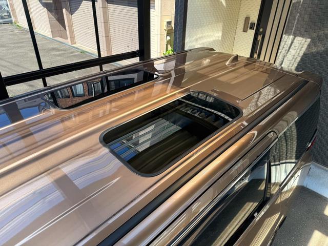 アルファード Ｚ　プレシャスレオブロンド／メーカーフルＯＰ／寒冷地／ムーンルーフ／トヨタチームメイト／ユニバーサルステップ／カラーＨＵＤ／デジタルインナーミラー／ＩＴＳコネクト／１３．２型後席モニタ／シグネチャーイルミ（7枚目）