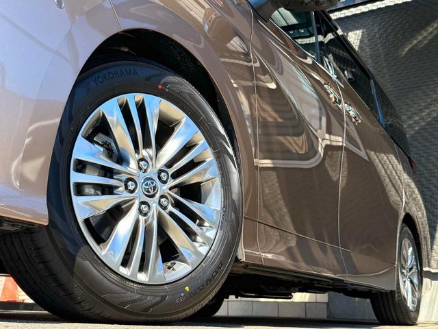 アルファード Ｚ　プレシャスレオブロンド／メーカーフルＯＰ／寒冷地／ムーンルーフ／トヨタチームメイト／ユニバーサルステップ／カラーＨＵＤ／デジタルインナーミラー／ＩＴＳコネクト／１３．２型後席モニタ／シグネチャーイルミ（8枚目）