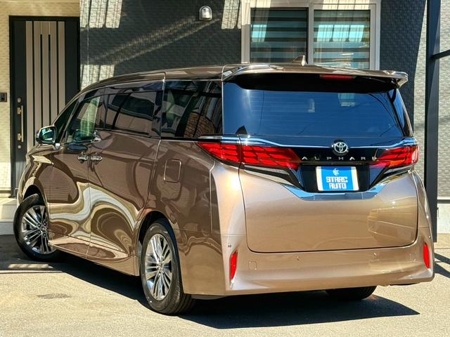 アルファード Ｚ　プレシャスレオブロンド／メーカーフルＯＰ／寒冷地／ムーンルーフ／トヨタチームメイト／ユニバーサルステップ／カラーＨＵＤ／デジタルインナーミラー／ＩＴＳコネクト／１３．２型後席モニタ／シグネチャーイルミ（10枚目）