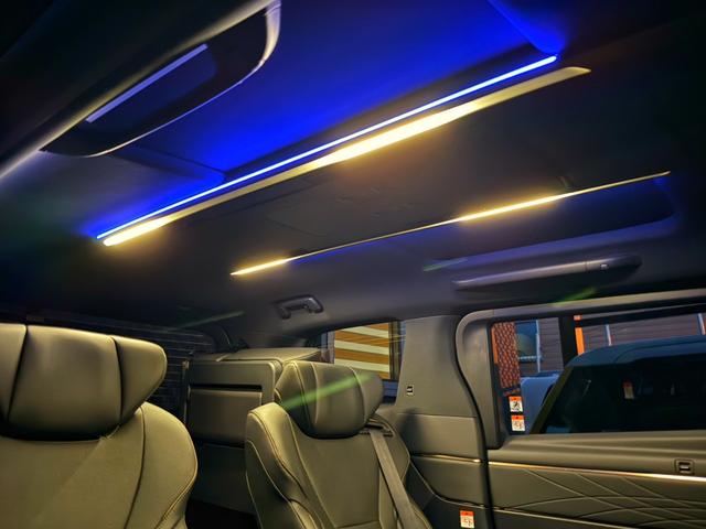 アルファード Ｚ　プレシャスレオブロンド／メーカーフルＯＰ／寒冷地／ムーンルーフ／トヨタチームメイト／ユニバーサルステップ／カラーＨＵＤ／デジタルインナーミラー／ＩＴＳコネクト／１３．２型後席モニタ／シグネチャーイルミ（18枚目）