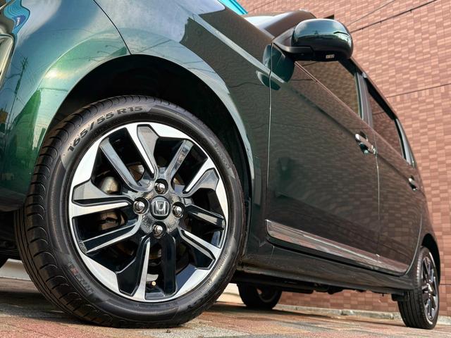 ブラック塗装＋切削デザインの純正１５インチアルミホイール（＊’▽’）