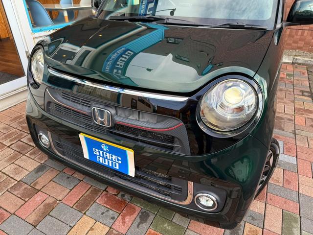 外装色は【ブリティッシュグリーン・パール】のオシャレカラー♪　オートライト機能付プロジェクターＨＩＤ＆ＬＥＤフォグ付きで夜道の運転も安心♪　外装コーティングも可能ですのでお気軽にご相談下さい♪