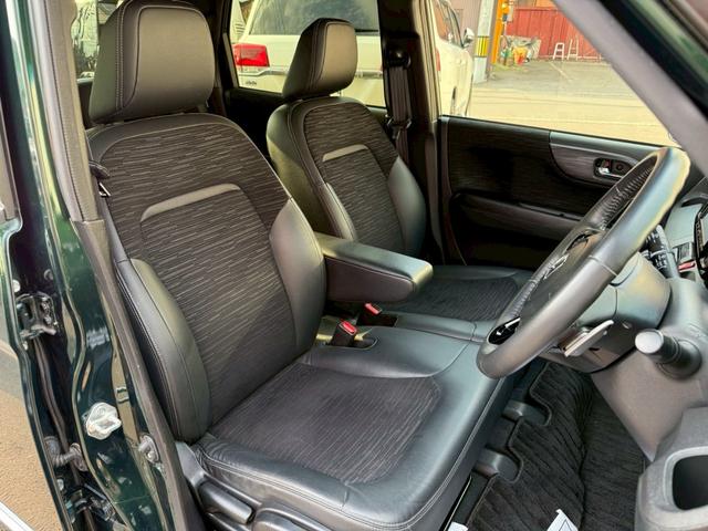 ブラックを基調とした内装（＊’▽’）　内装は大きな汚れ・目立つキズも無く、この年式の中古車の中では非常に程度が良い車両です♪ご来店可能なお客様は実際に現車を見て頂き、この程度の良さを是非実感して下さい